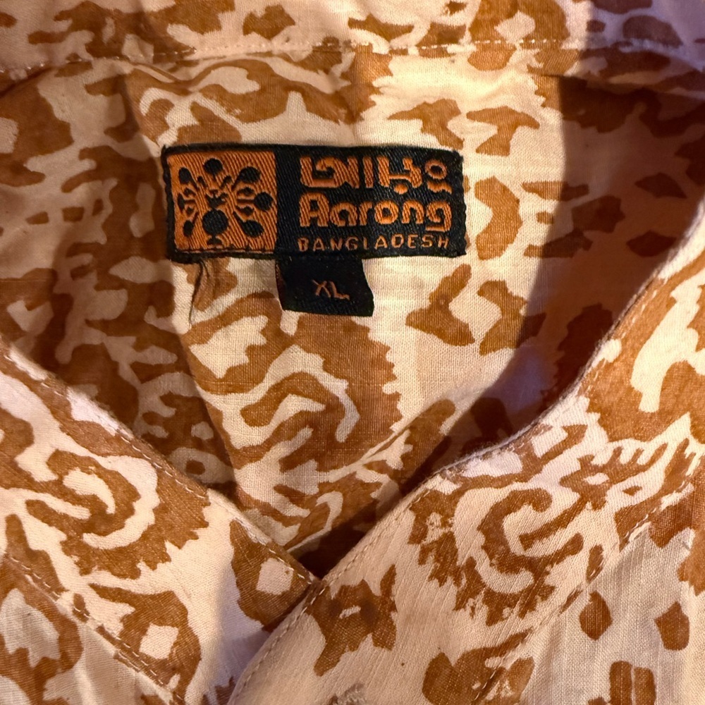 Island Aloha Patterned Button up Size XL - Picture 3 of 4